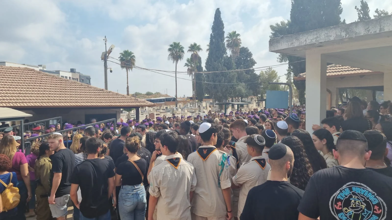 מאות מלווים את עידו ברוך בדרכו האחרונה