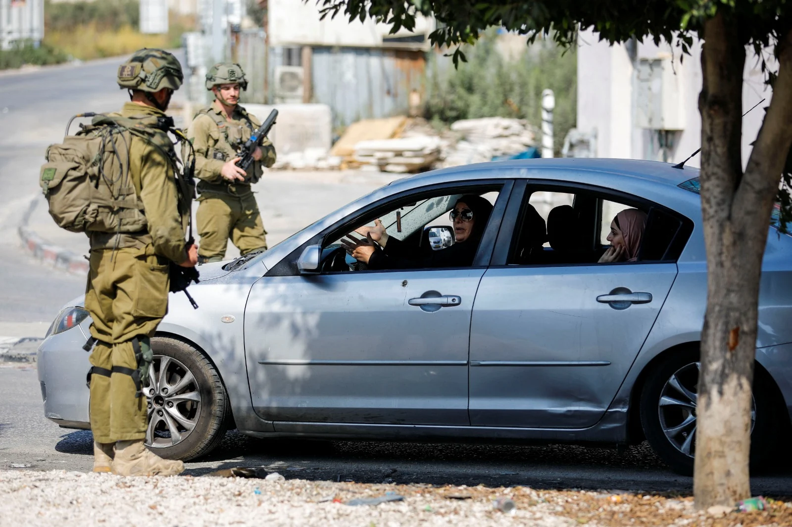 חיילים במחסום ליד שכם