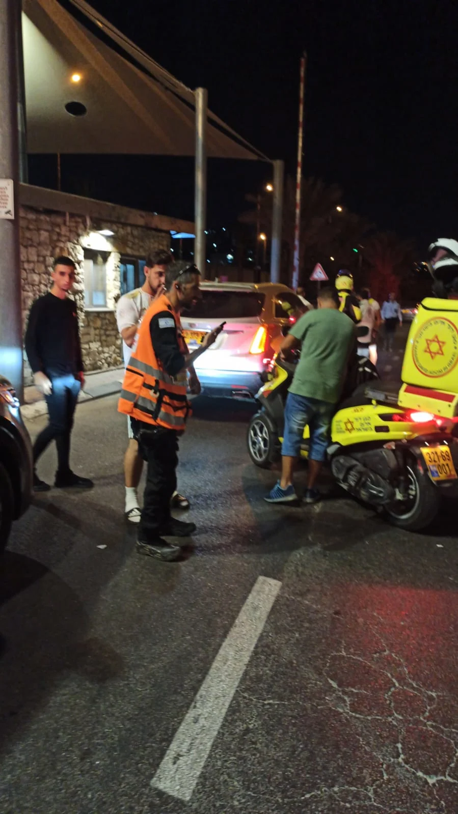 זירת הפיגוע בכניסה למעלה אדומים