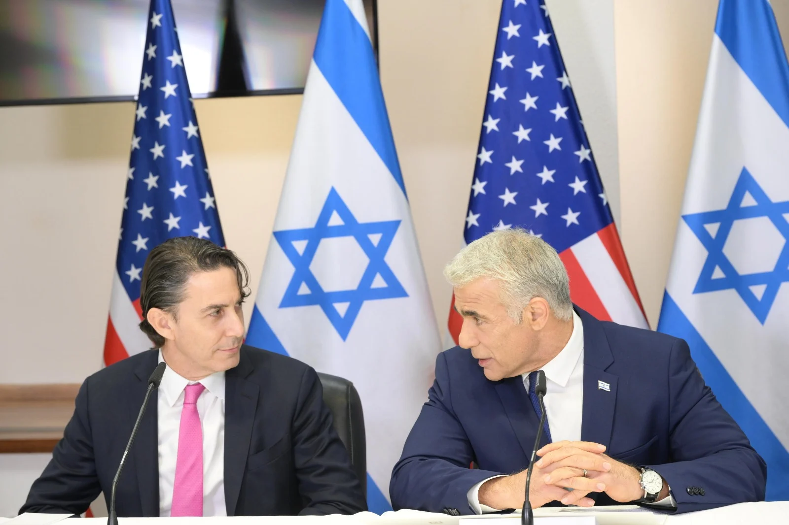 רה''מ יאיר לפיד והמתווך האמריקני עמוס הוכשטיין