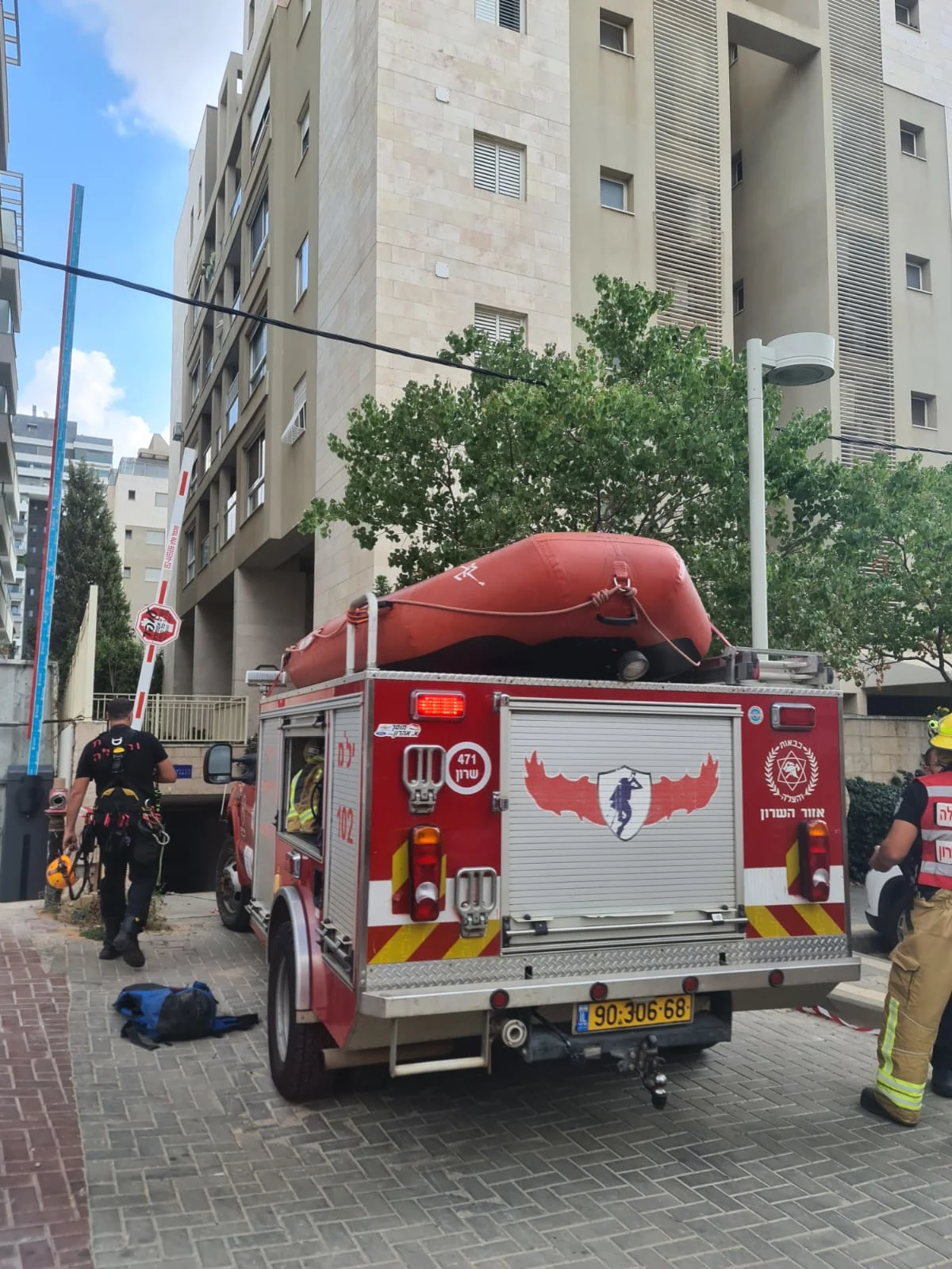 בולען בהוד השרון