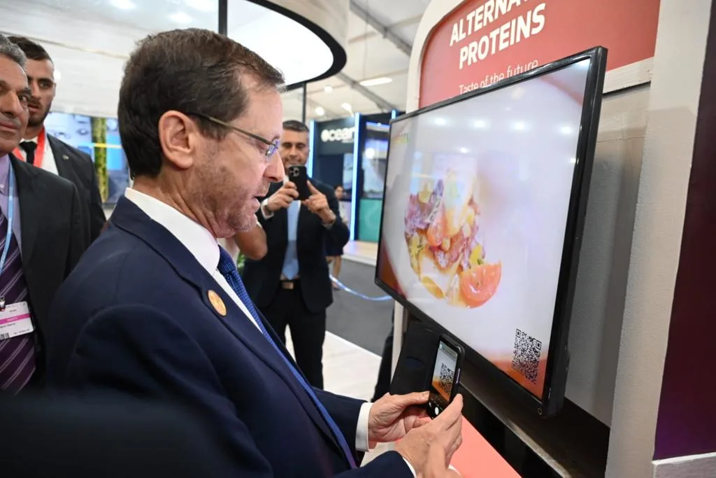 ''בתוך משבר האקלים העולמי שמחייב אותנו, יש לנו גם הזדמנויות''. הנשיא בביתן הישראלי