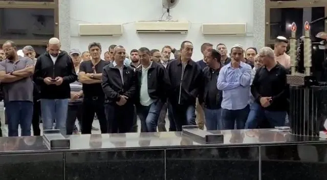 אבלים בהלוויו של שלום סופר