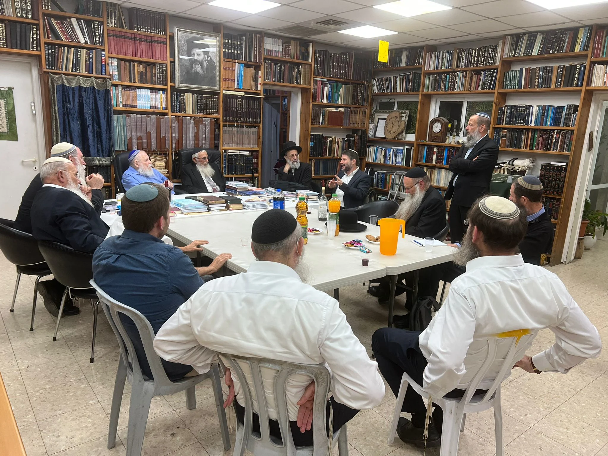 רבני הציונות בדתית בפגישה עם בצלאל סמוטריץ'