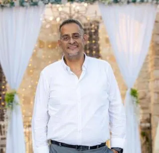 הותיר אחריו 6 ילדים. תמיר אביחי