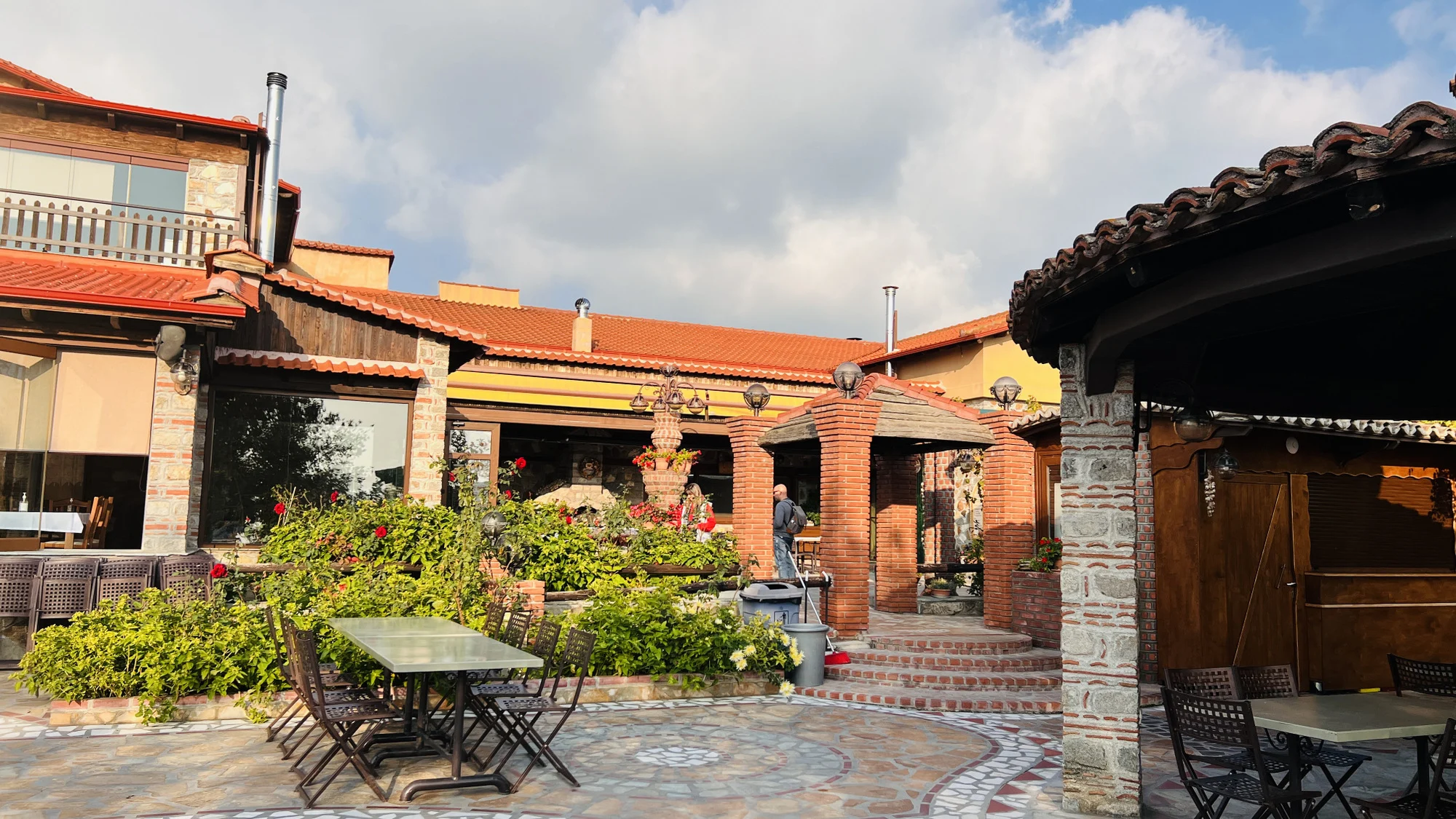 האחוזה היוונית – Ktima Perek