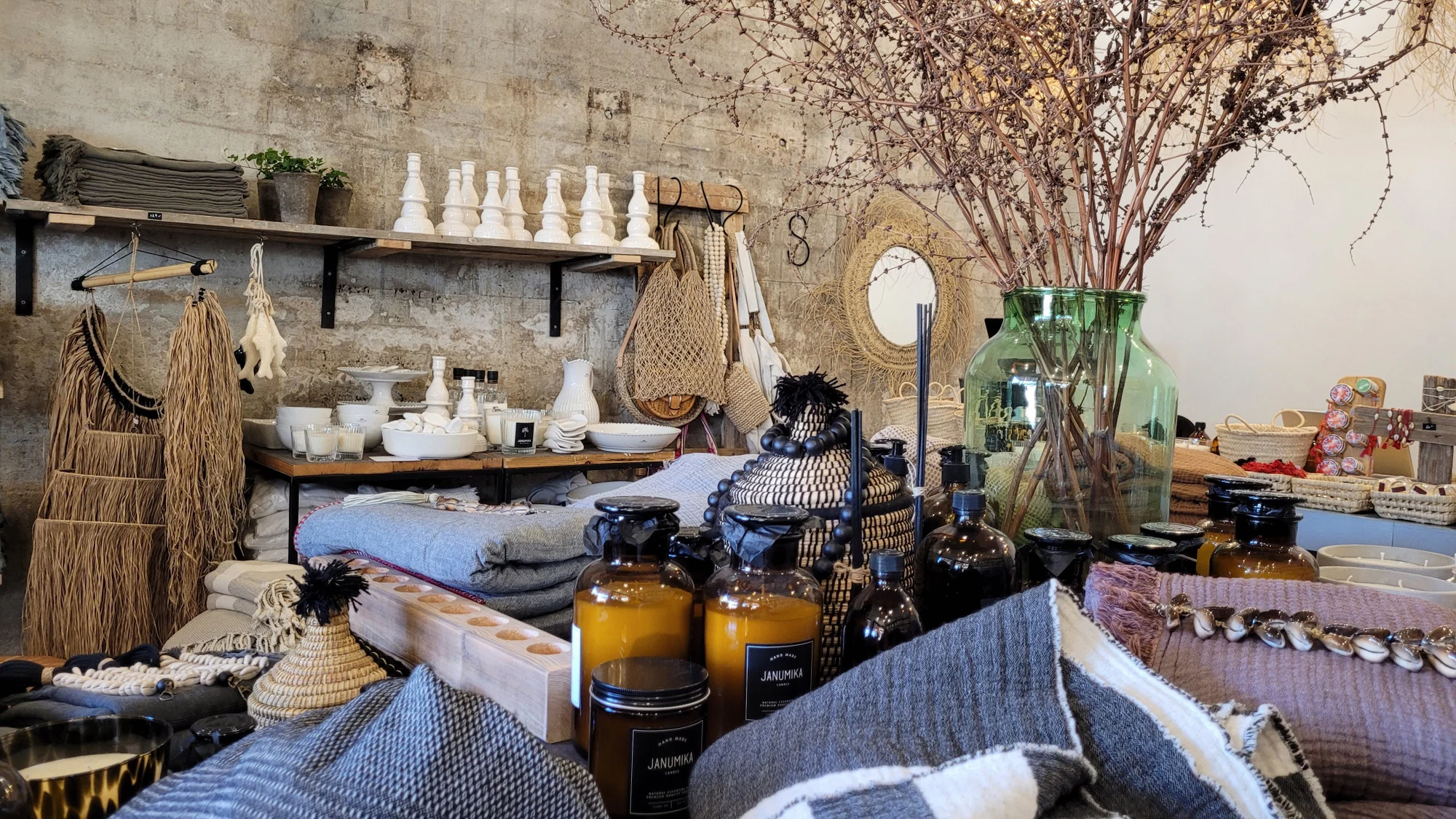 JANUMIKA בית יצחק