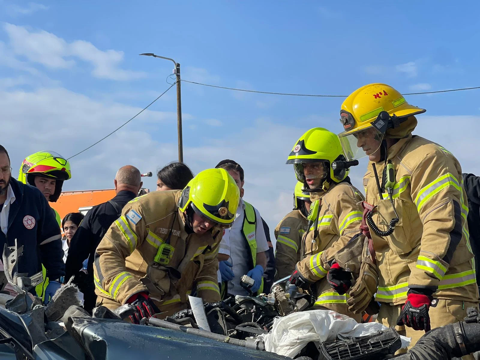 גבר בן 30 חולץ מהתנגשות משאית ורכב ללא רוח חיים, עפולה