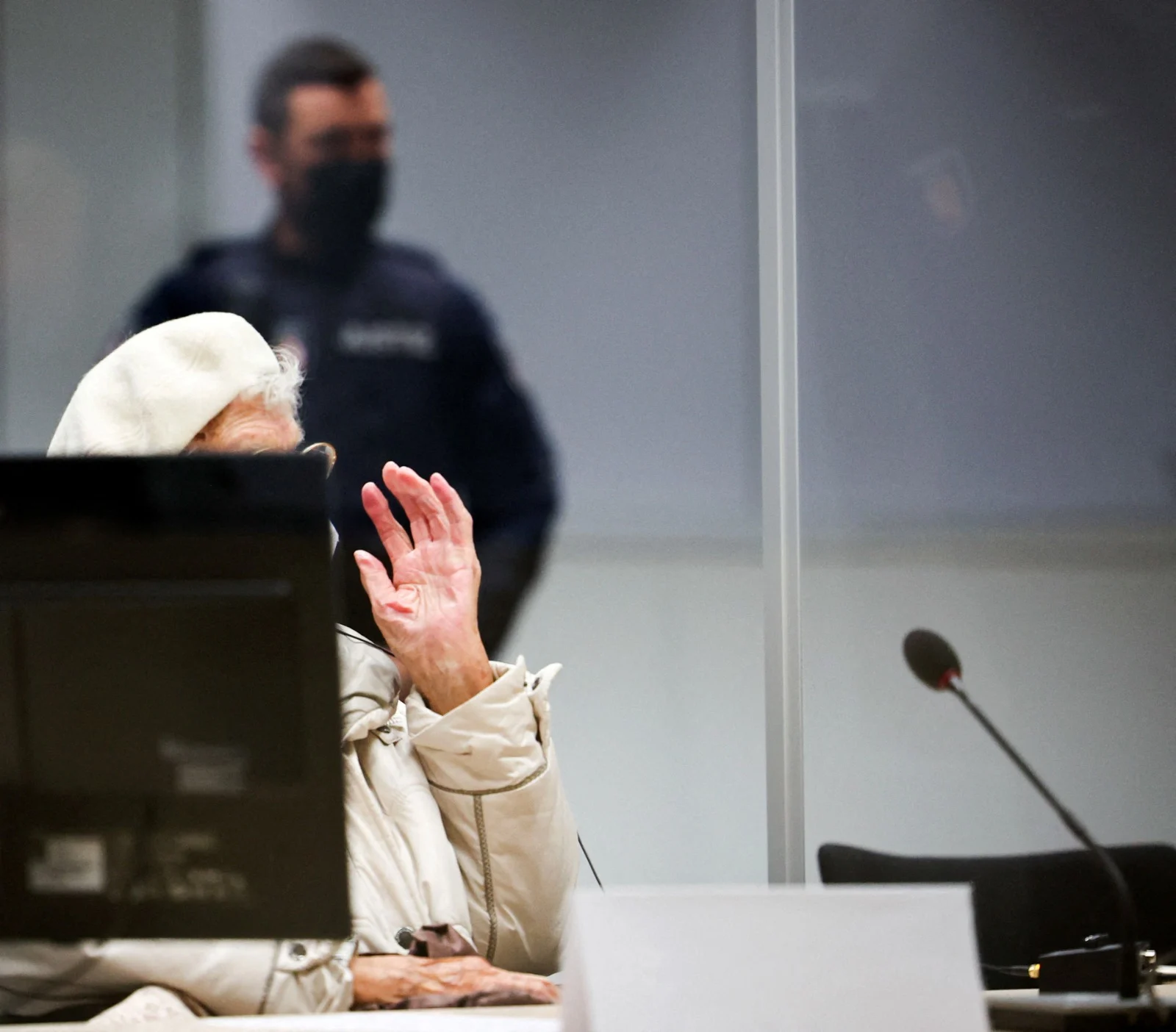 אירמגרד פורכנר, שסייעה לנאצים במחנה שטוטהוף, מעידה בבית המשפט