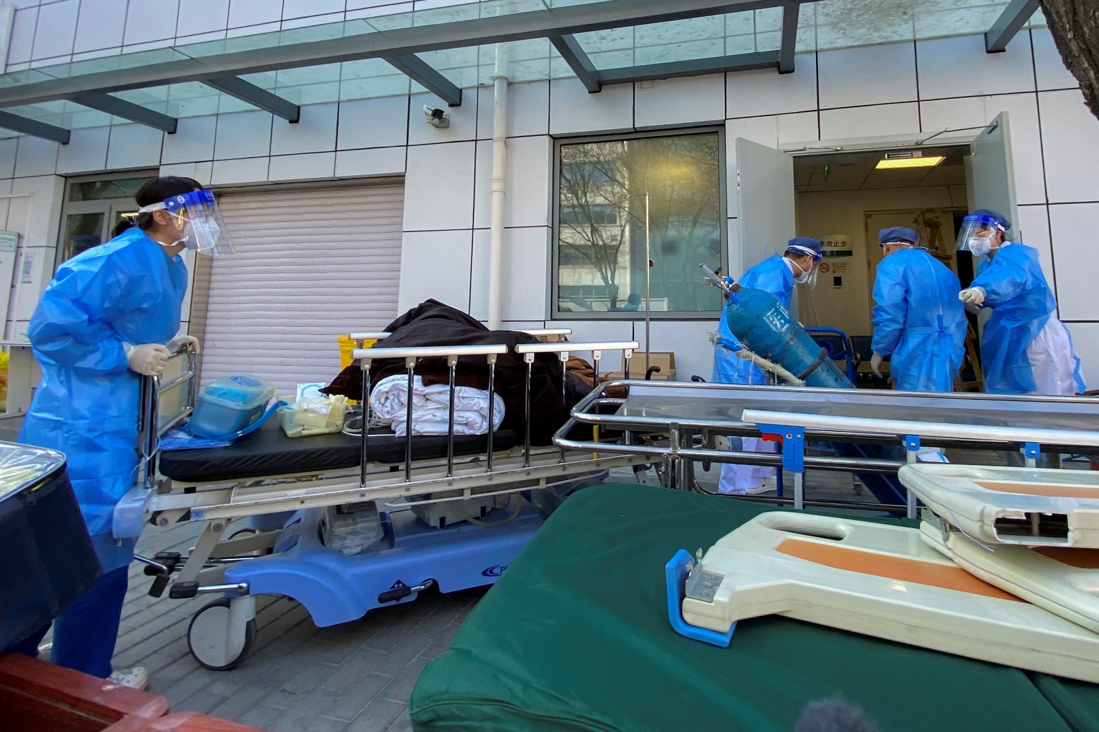 התפרצות קורונה מחודשת בסין, בית חולים בשנגחאי