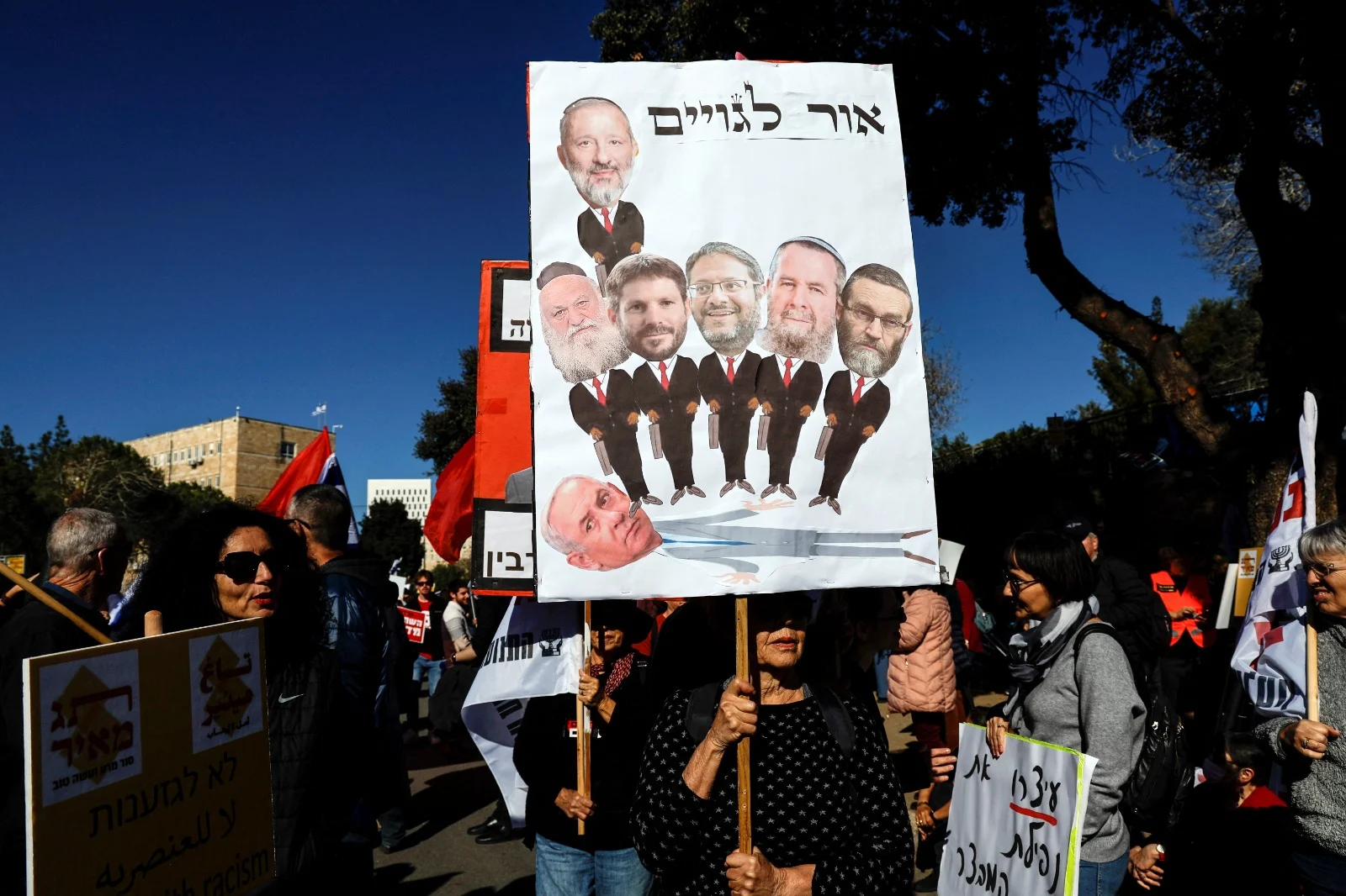 מאות מפגינים בגן הוורדים נגד הממשלה החדשה