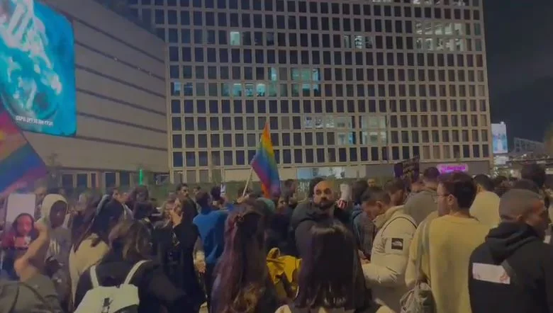 מחאת הקהילה הגאה בצומת עזריאלי לאחר הקמת הממשלה