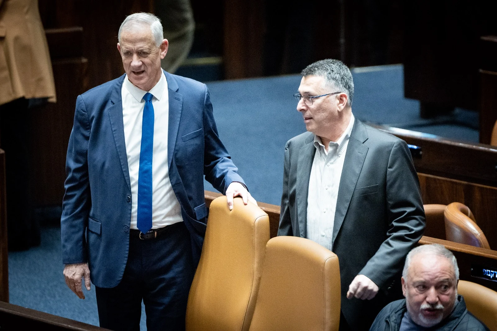 בני גנץ וגדעון סער במליאת הכנסת