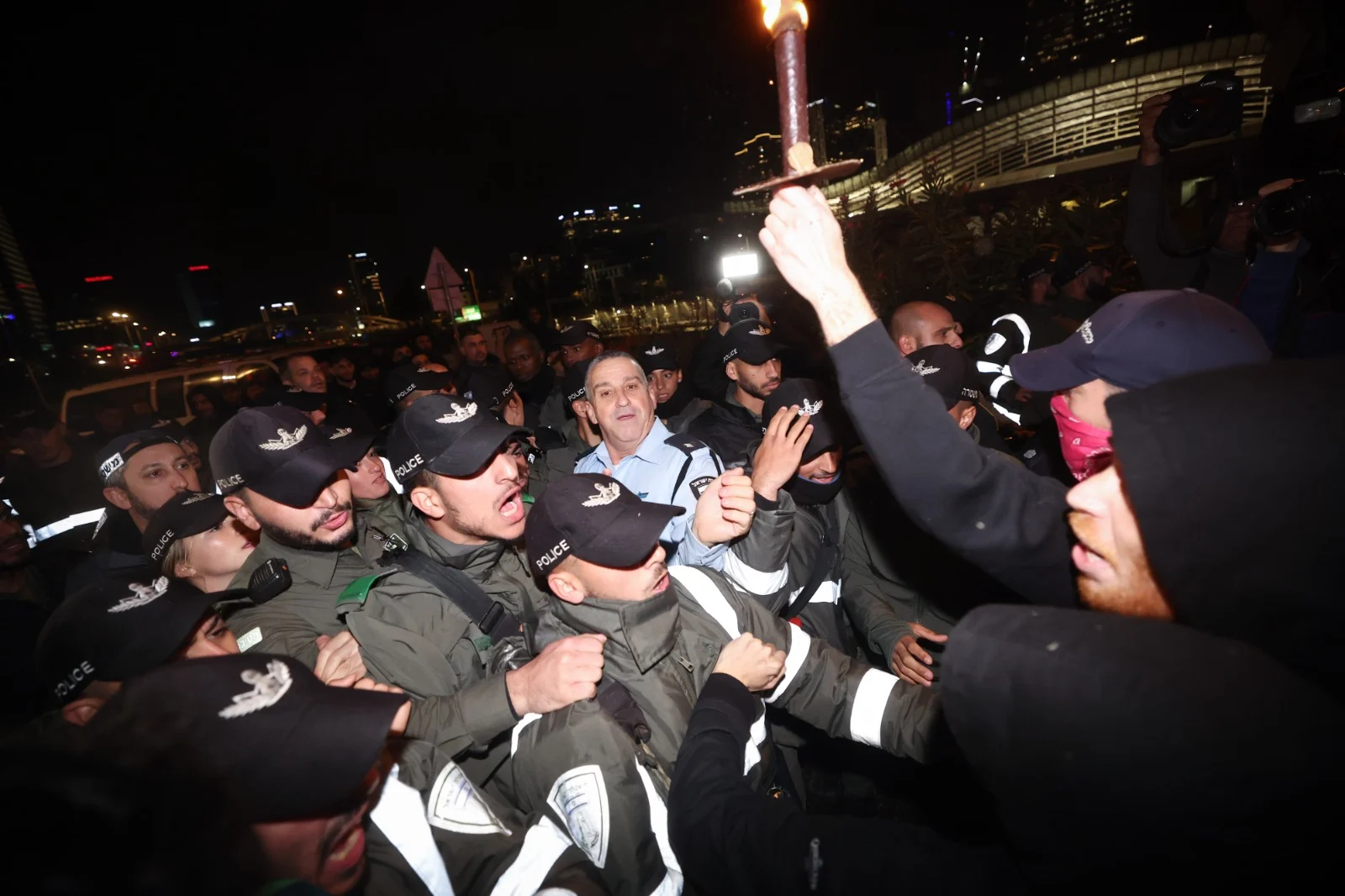 עימותים בין שוטרים למפגינים