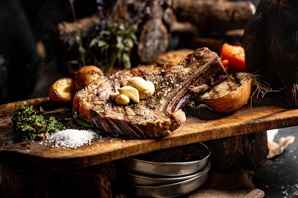 נתח פריים ריב אנטריקוט על העצם בבית הצייד