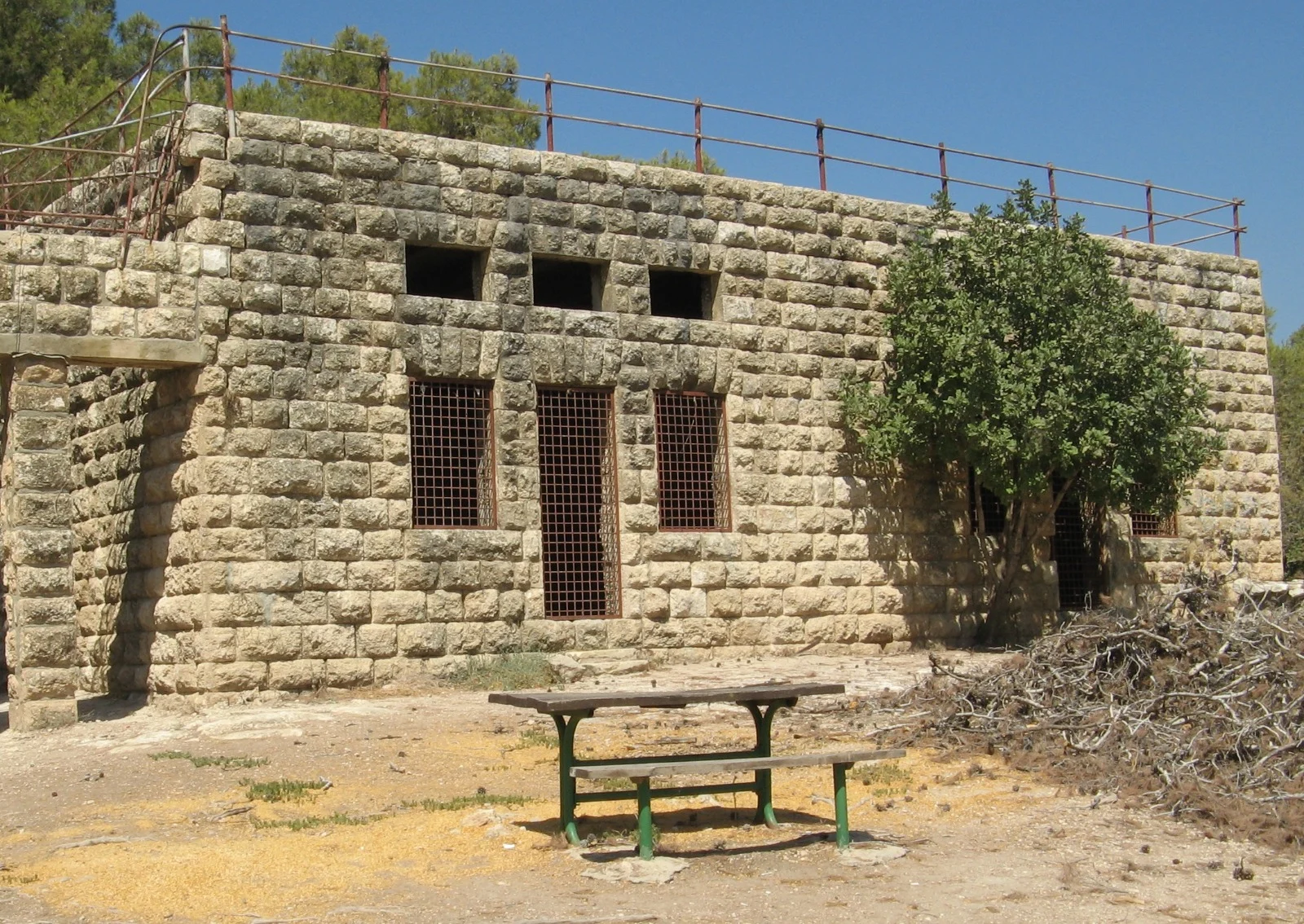 בניין בית הספר הנטוש, בו נערך משפטו של מאיר טוביאנסקי