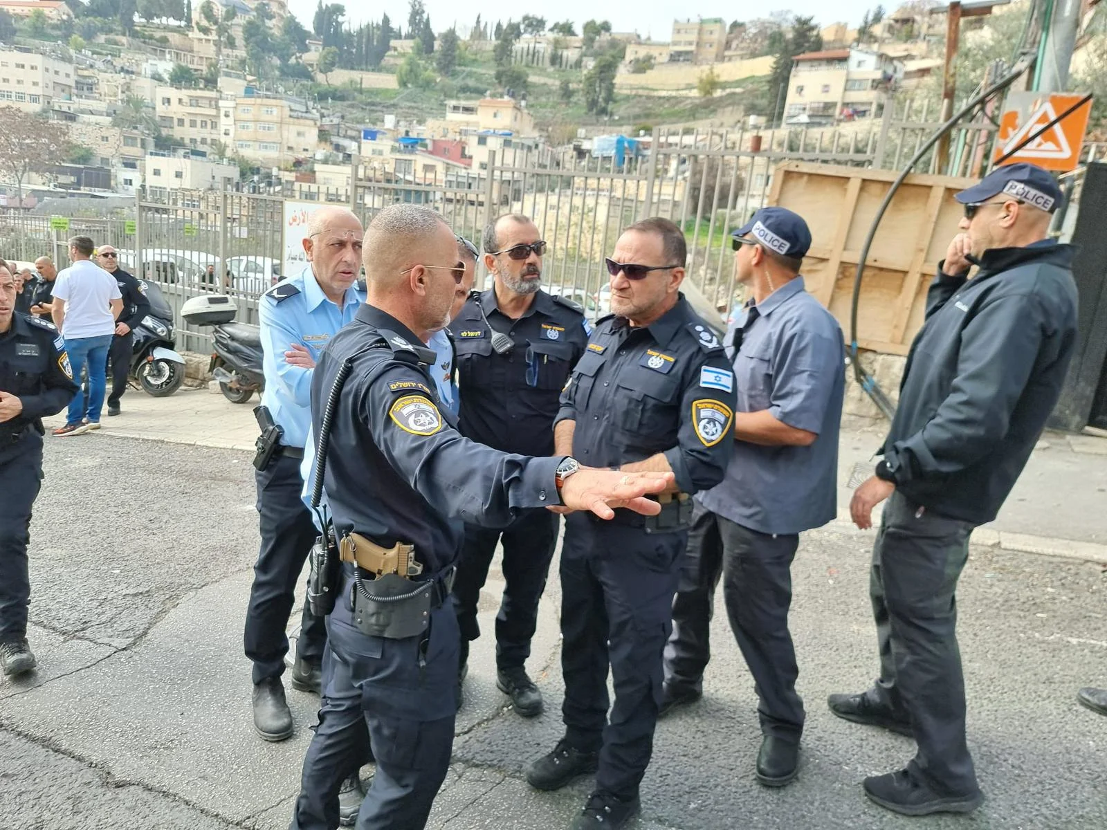 המפכ''ל קובי שבתאי בזירת הפיגוע בעיר דוד