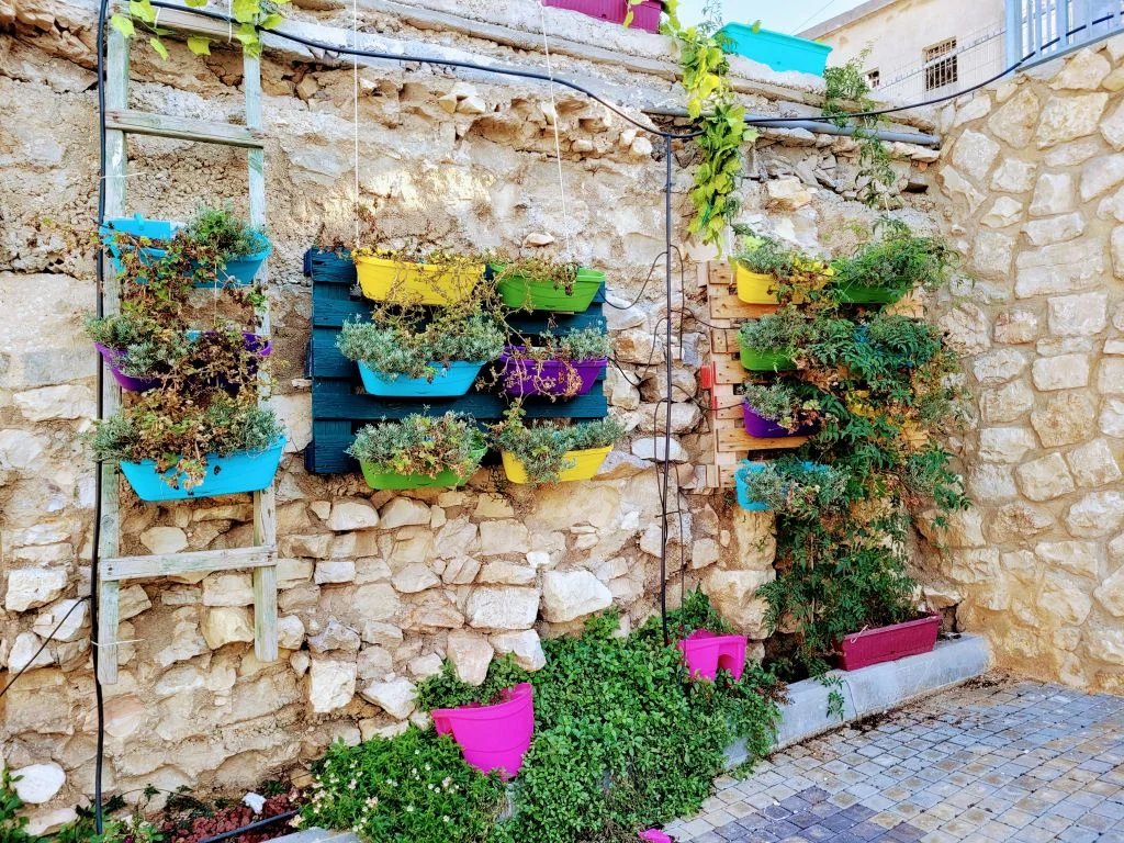 פינה יפה בבית ג'אן