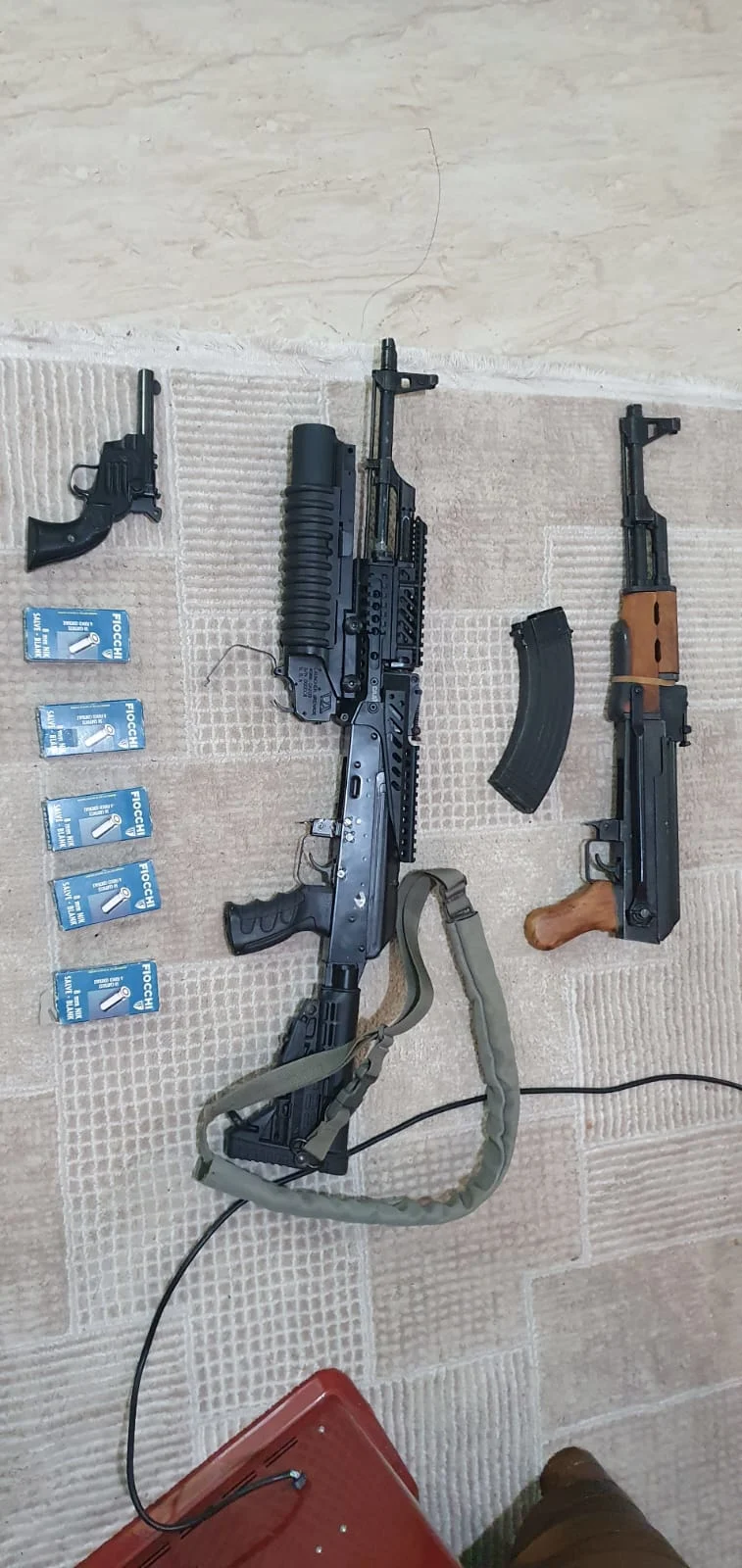 אמצעי הלחימה שנתפסו בבית במזרח ירושלים