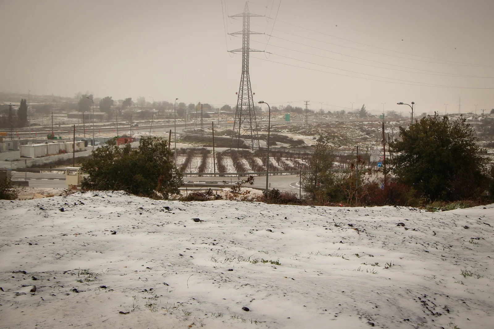 שלג מכסה את גוש עציון בסופה ''ברברה''
