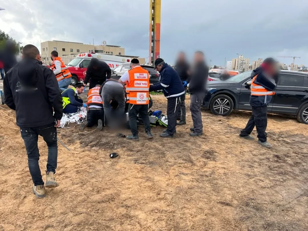 שני פועלים נהרגו מפגיעת חפץ כבד באשדוד