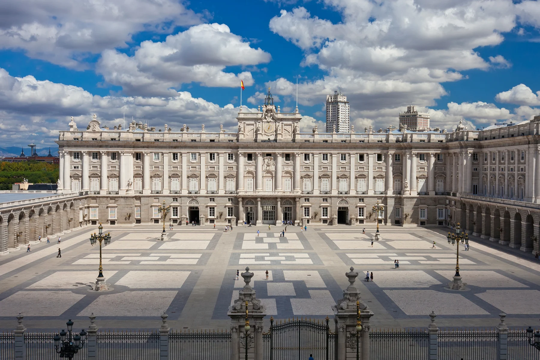 מדריד Beautiful,view,of,famous,royal,palace,in,madrid,,spain