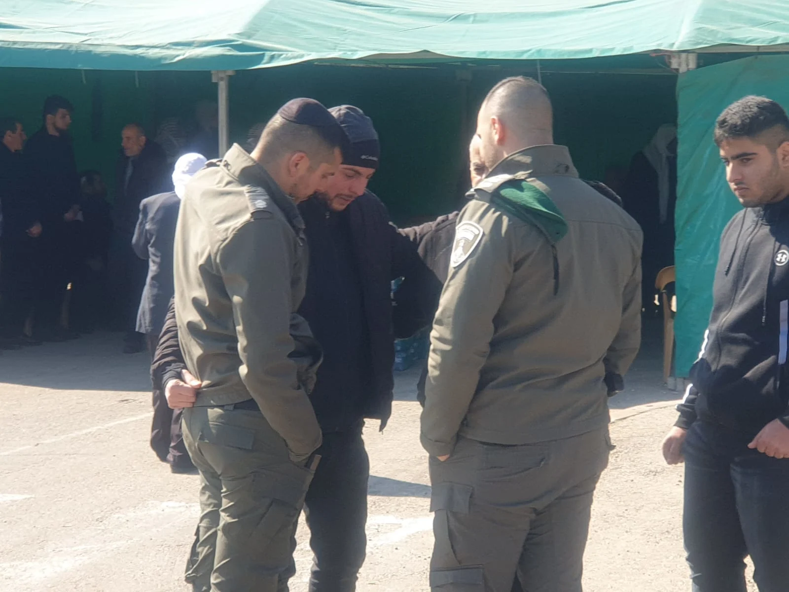 אחיו של אסיל עם כוחות מג''ב שהגיעו לנחם