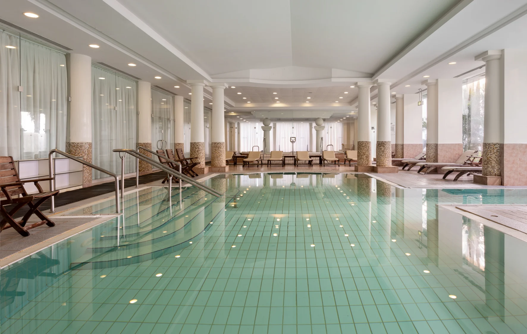 בריכת הגופרית במלון נבו - ישרוטל, ים המלח