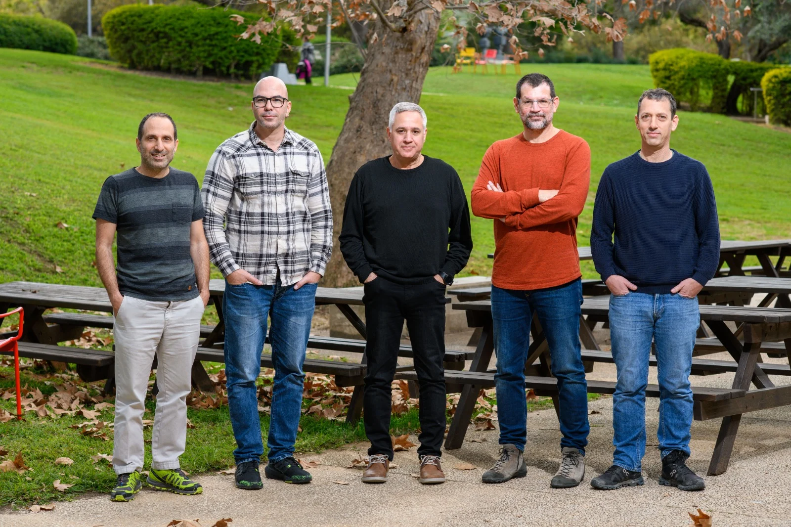 צוות החוקרים של ''ULTRASAT''. משמאל: פרופ' ערן אופק, ד''ר שגיא בן-עמי, פרופ' אלי וקסמן, פרופ' אבישי גל-ים, ד''ר יוסי שורצולד