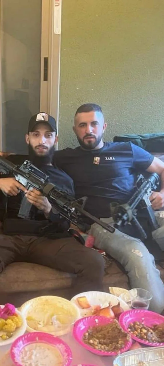 חוסאם אסלים ומוחמד אל-ג'וניידי, המחבלים המבוקשים בשכם