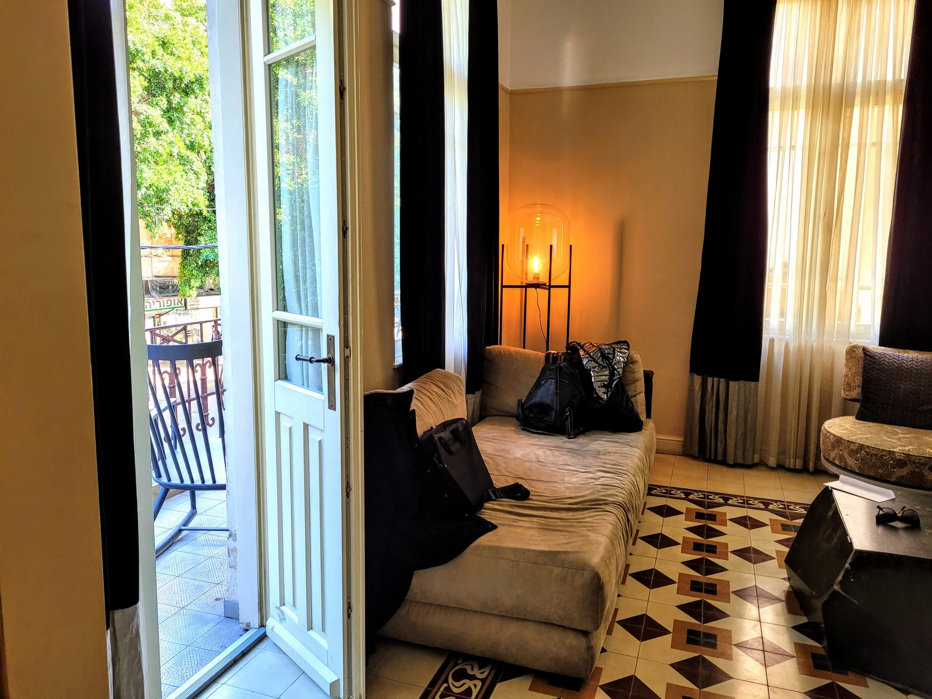 חדר עם מרפסת במלון אסמלבאז'