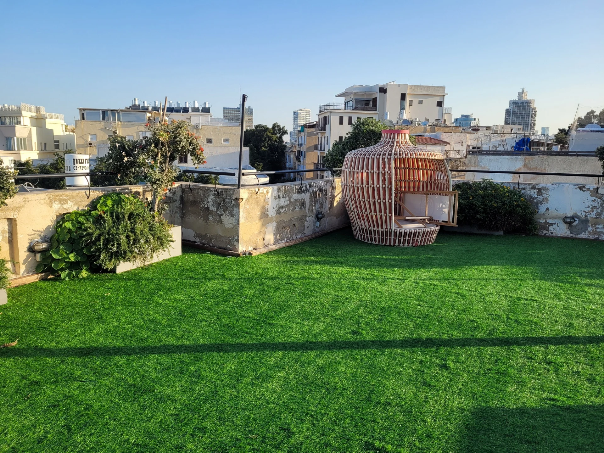 הגג של מלון אסמלבאז'