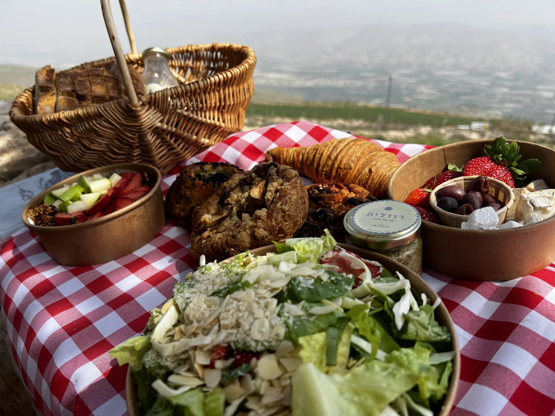 מארז ארוחת בוקר זוגי של פטיסרי רוזליה