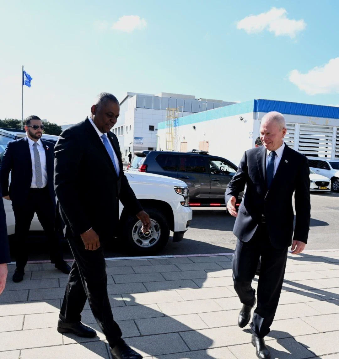 שר הביטחון יואב גלנט ומזכיר ההגנה האמריקני לויד אוסטין