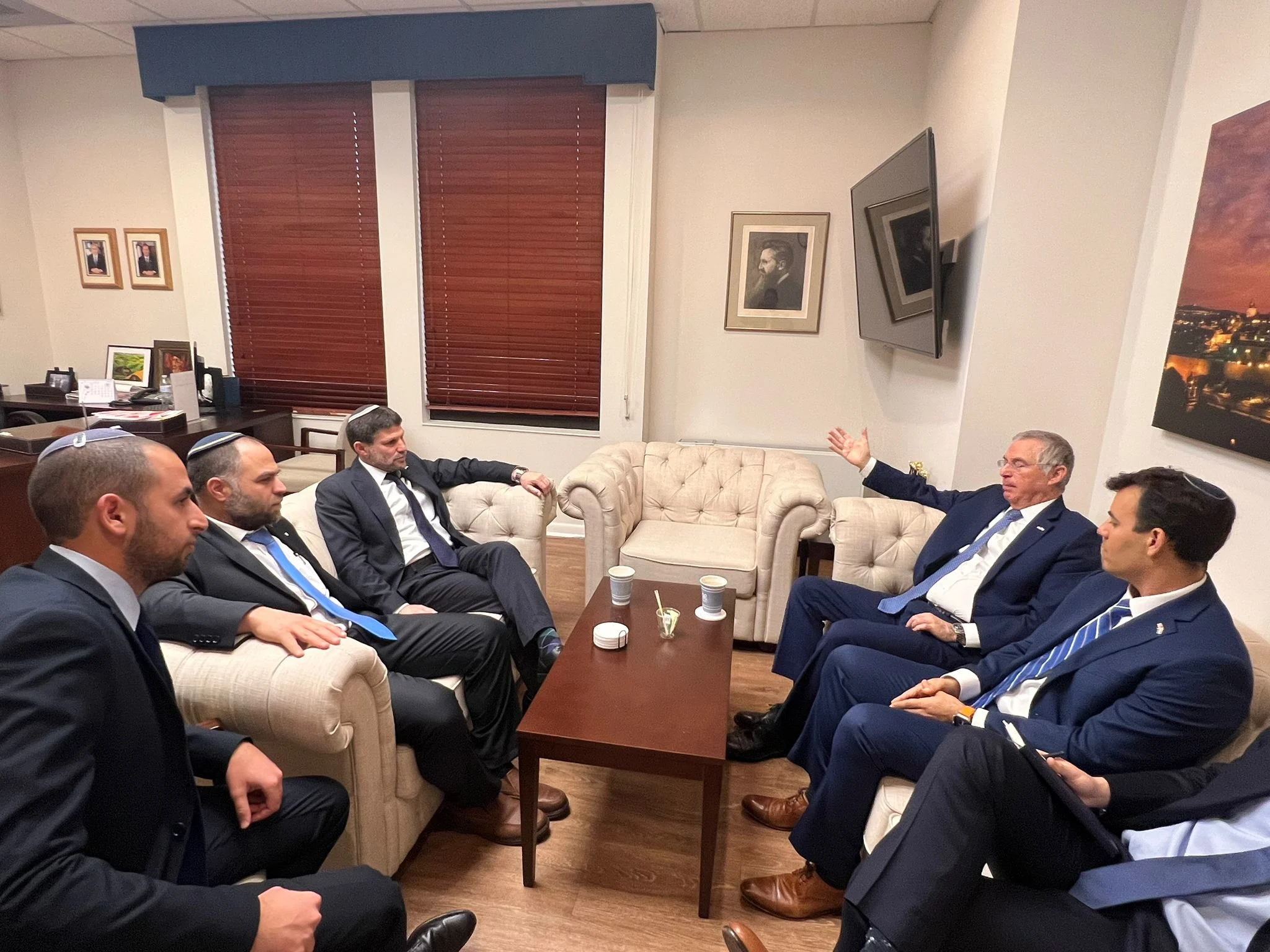 השר סמוטריץ' בפגישתו עם השגריר בוושינגטון מייק הרצוג