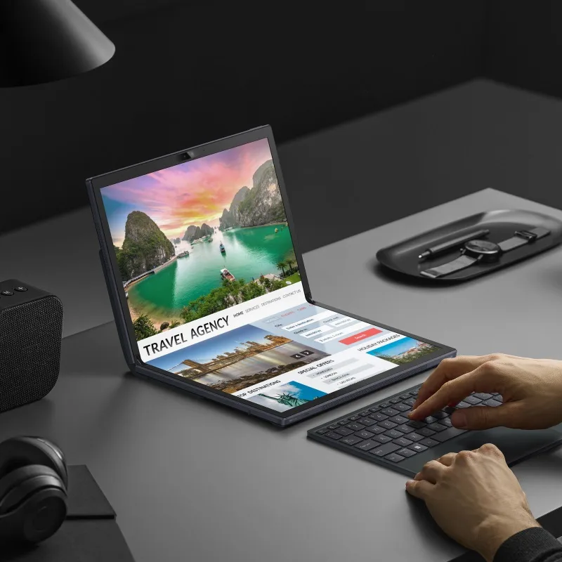 Zenbook 17 Fold OLED של ASUS