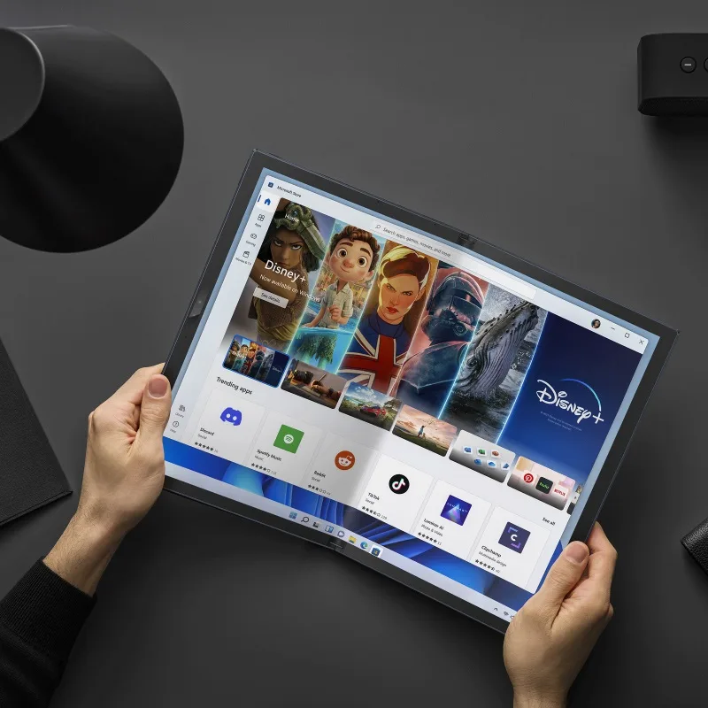 Zenbook 17 Fold OLED של ASUS
