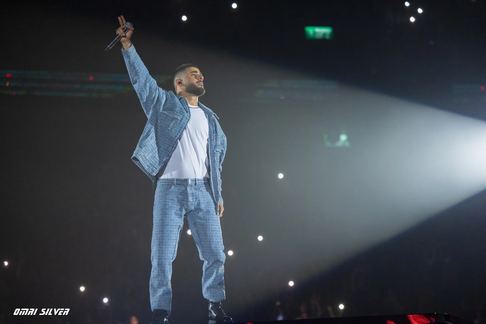 עדן חסון בהופעה