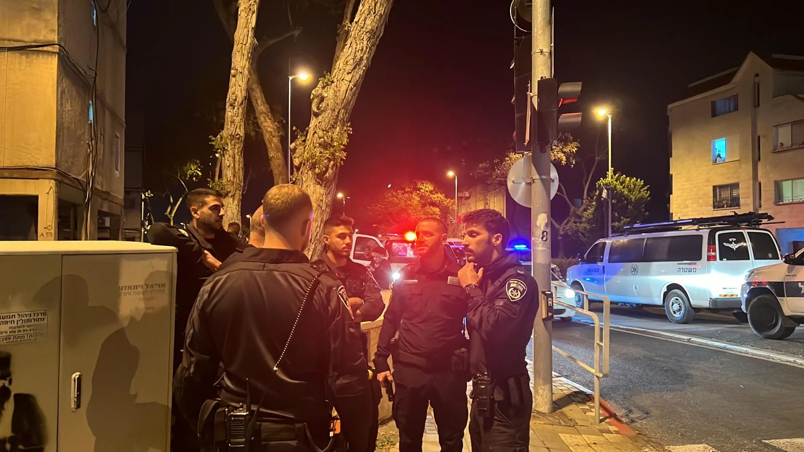 שוטרים בזירת הרצח בקריית אתא