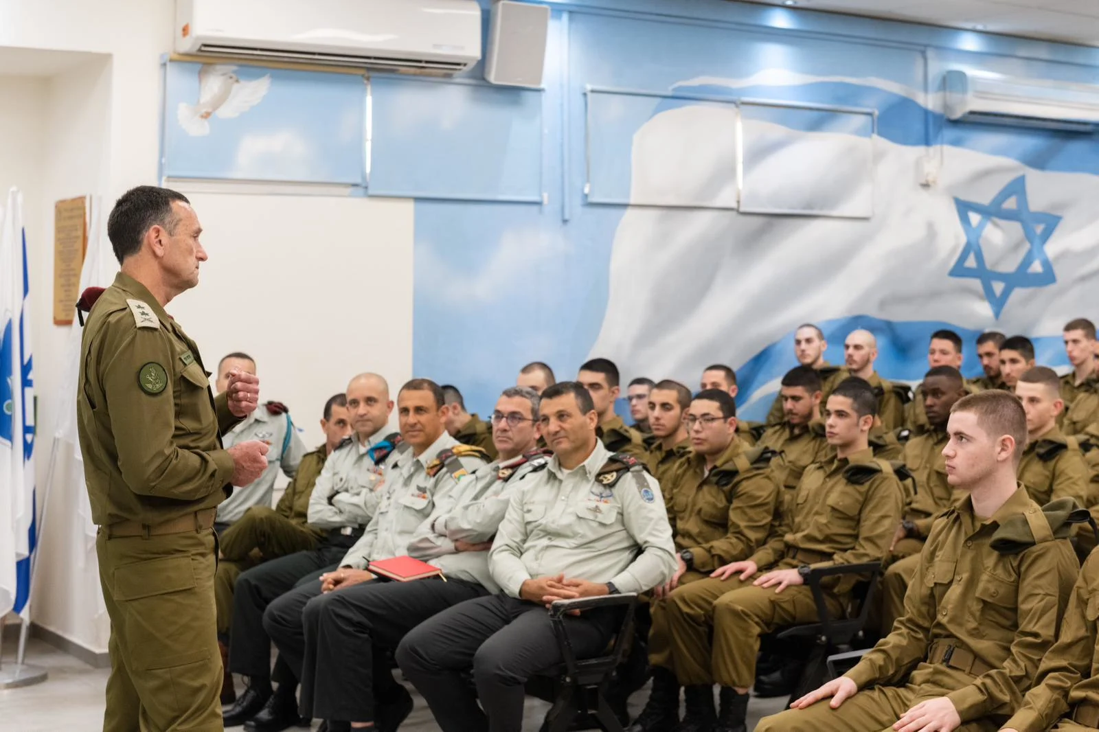 הרמטכ''ל הרצי הלוי בתל השומר עם המתגייסים החדשים