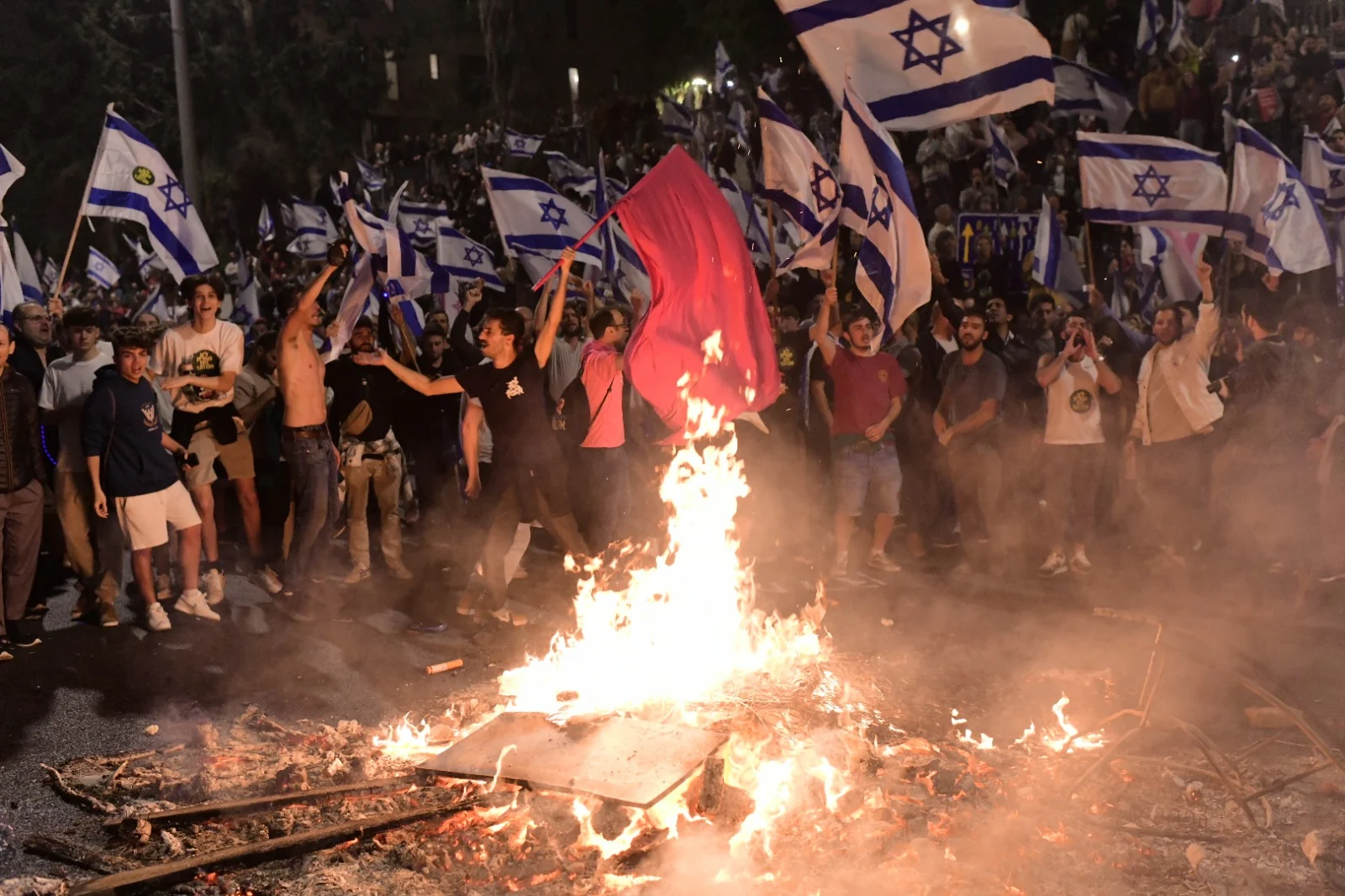 הפגנה, מפגינים חוסמים את איילון בלילה שאחרי פיטורי גלנט