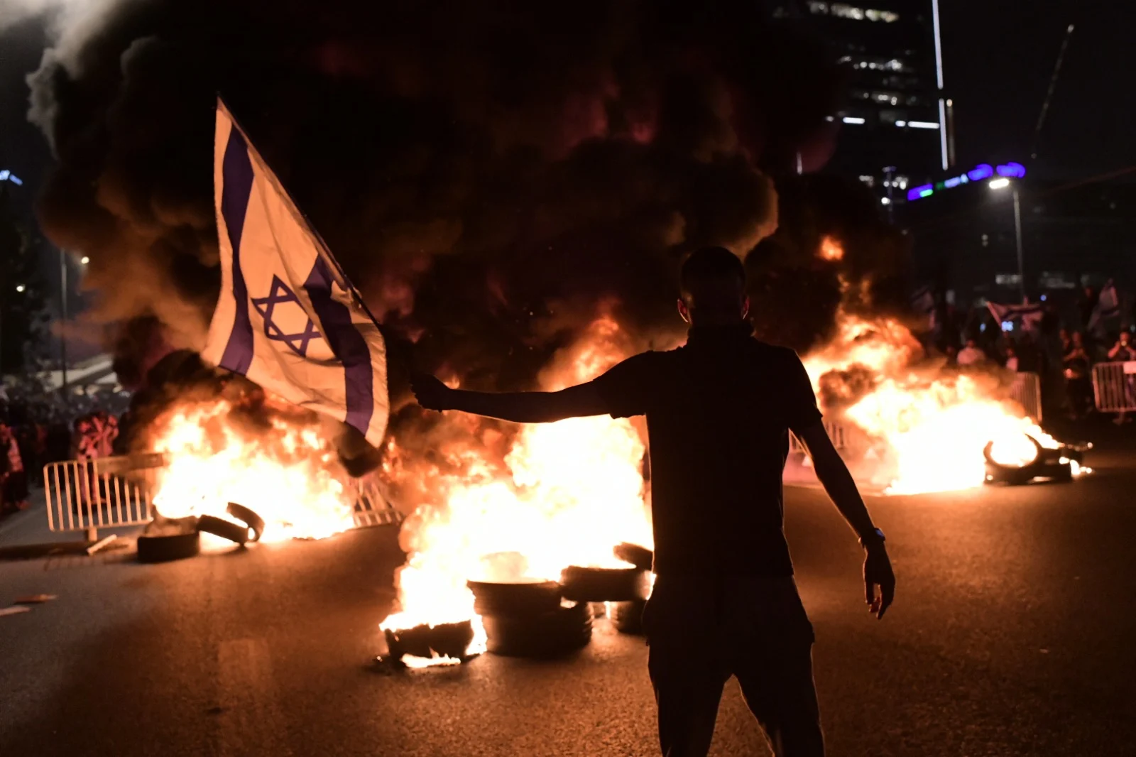 הפגנה, מפגינים חוסמים את איילון בלילה שאחרי פיטורי גלנט