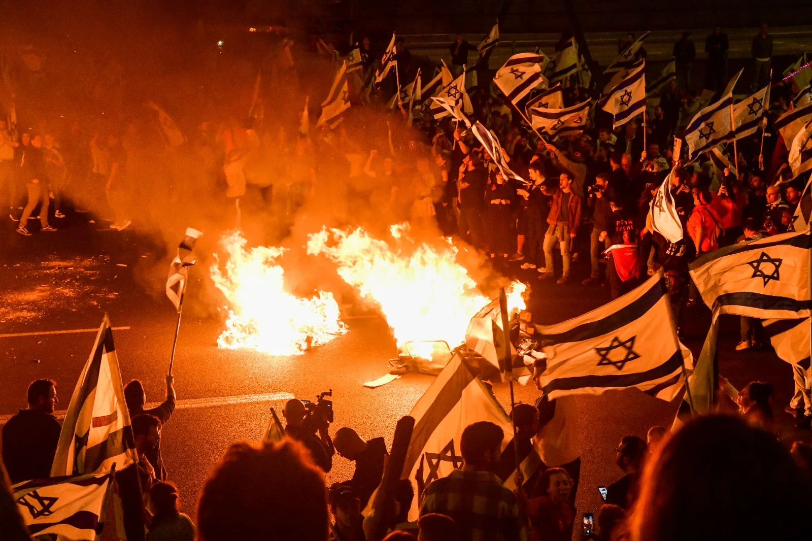 הפגנה, מפגינים חוסמים את איילון בלילה שאחרי פיטורי גלנט