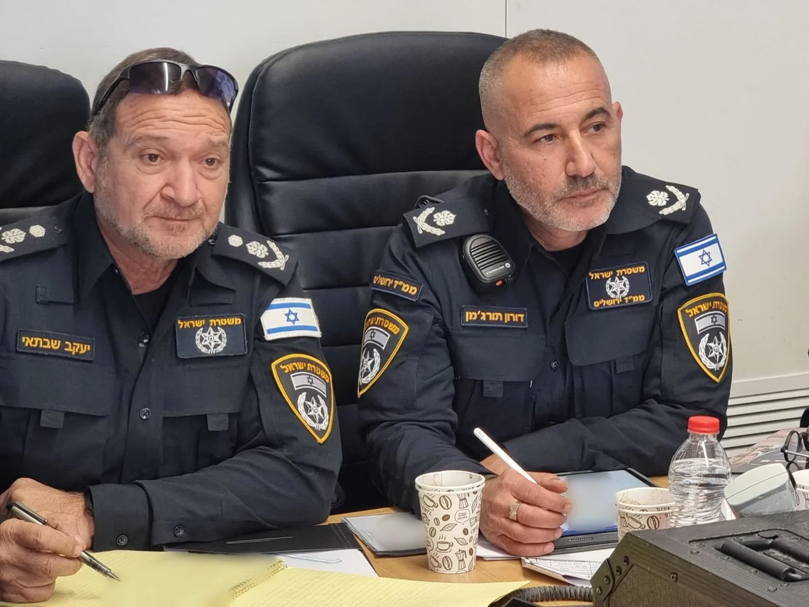 המפכ''ל קובי שבתאי ומפקד מחוז ירושלים דורון תורג'מן בהערכת מצב בכותל