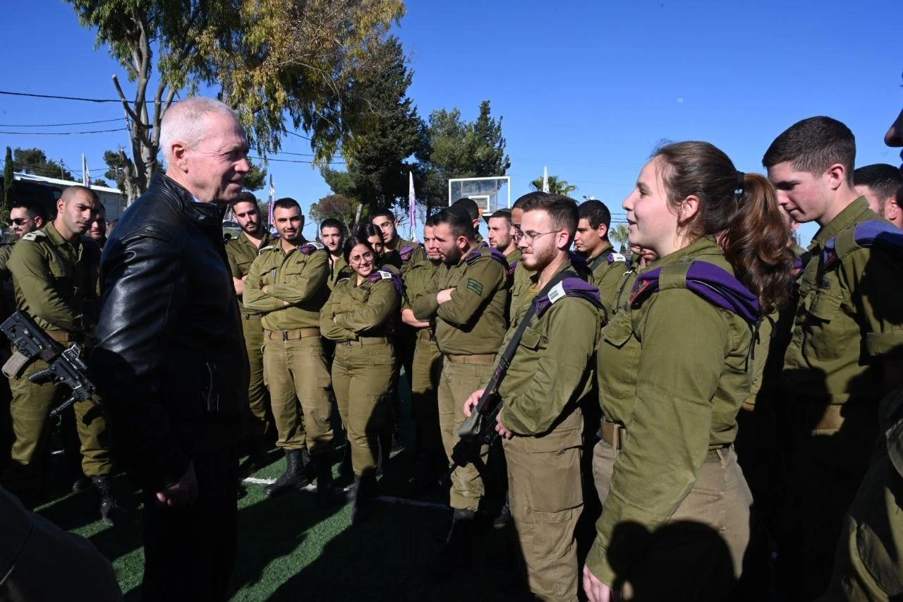 שר הביטחון גלנט וחיילי גדוד ''שקד''