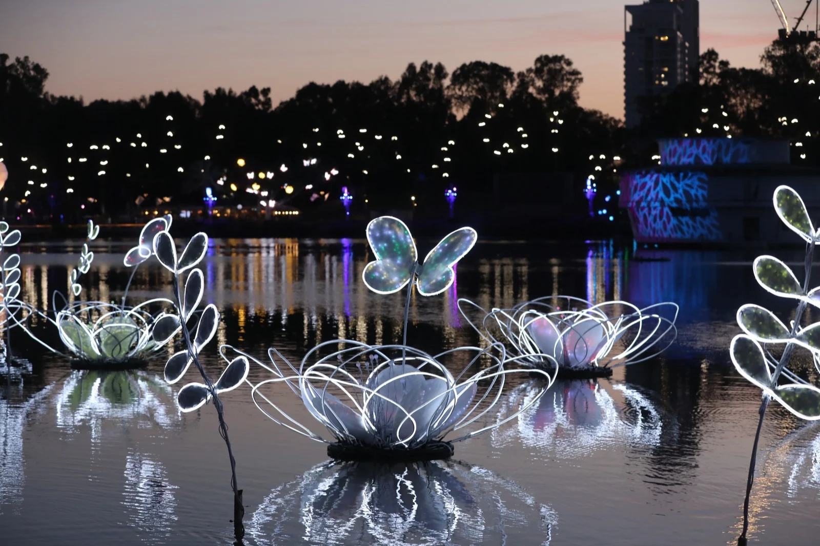 מיצג אביב של צבעים ברמת גן