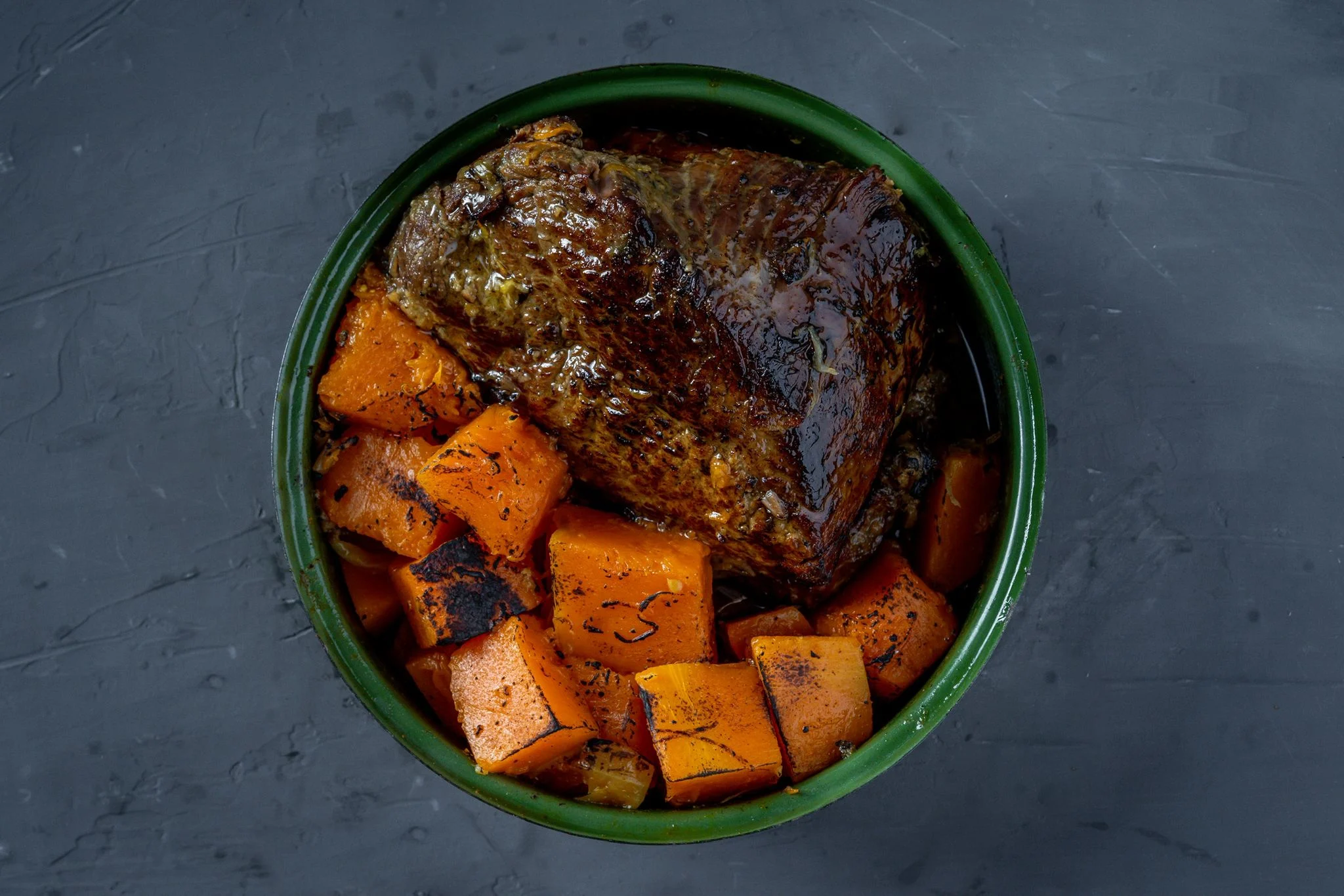 צלי כתף בבצלצלים ושום ירוק