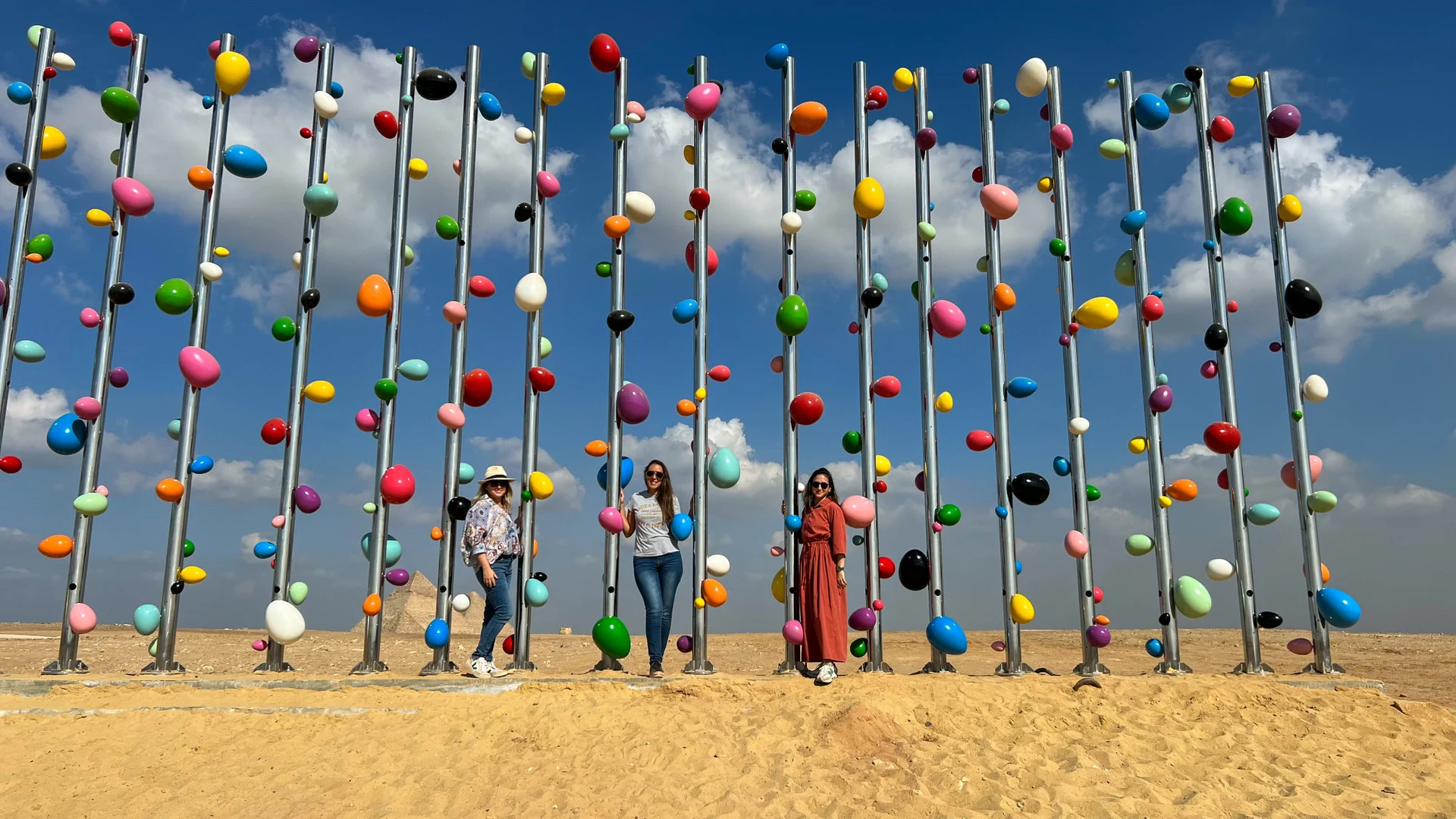 Forever is Now תערוכה של Art D’Égypte בפירמידות