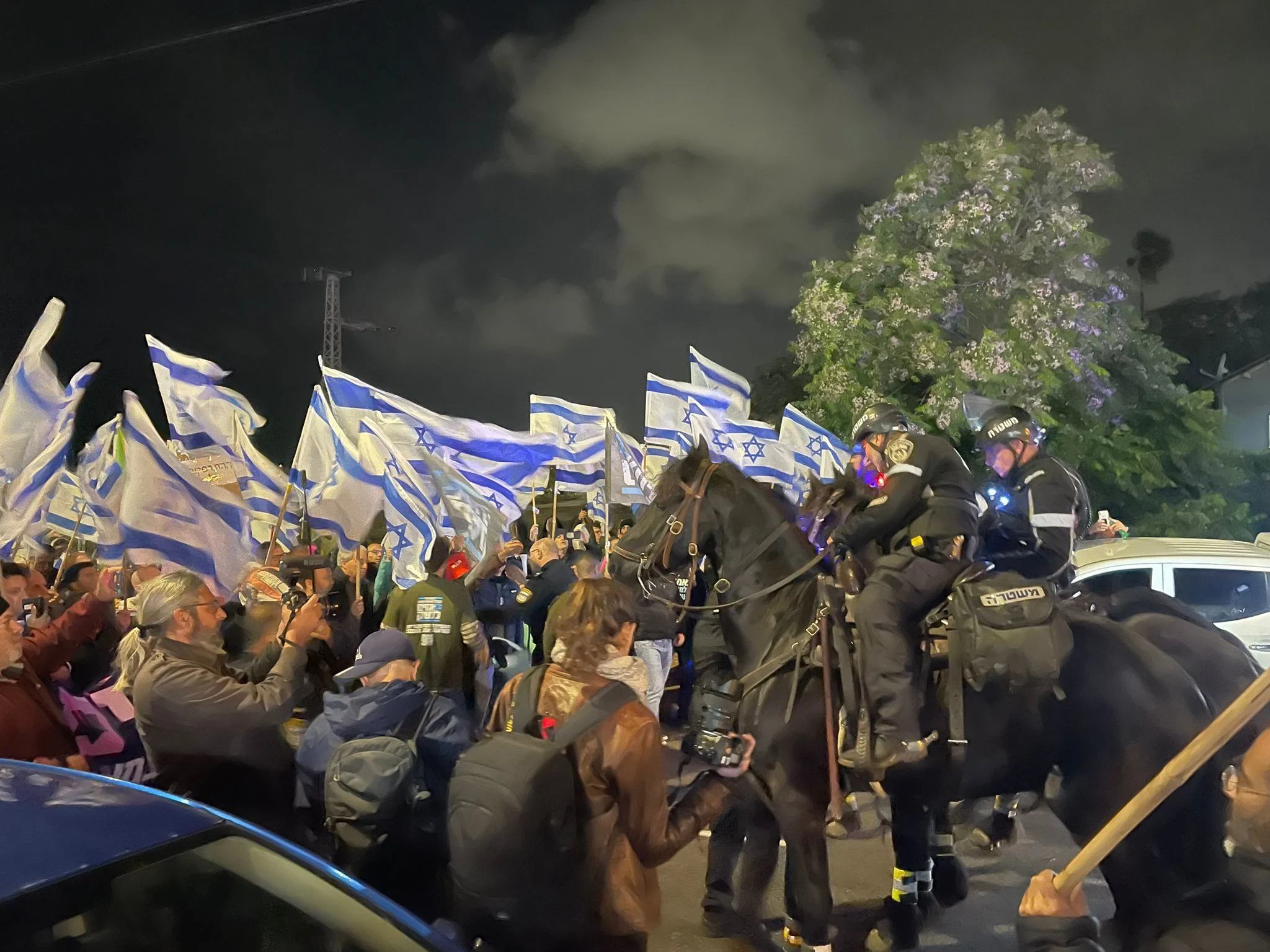 המחאה מול המרכז הקהילתי בחדרה