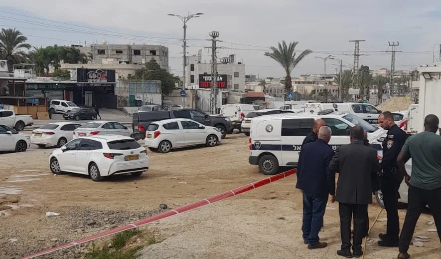 שוטרים בזירת הרצח ברהט